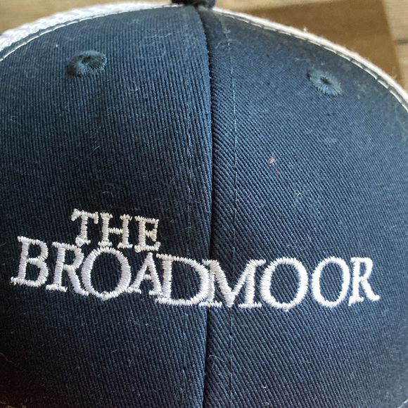 Bundle of 2 Pre Owned Youth Quray Colorado’s The Broadmoor Hats - Picture 8 of 10